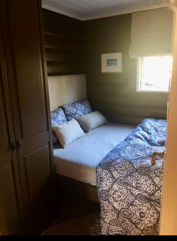 Dormitorio recién renovado con buenos colchones