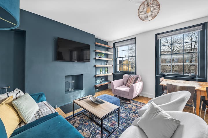 Lounge, Full Kitchen, Perfect For Large Groups - London