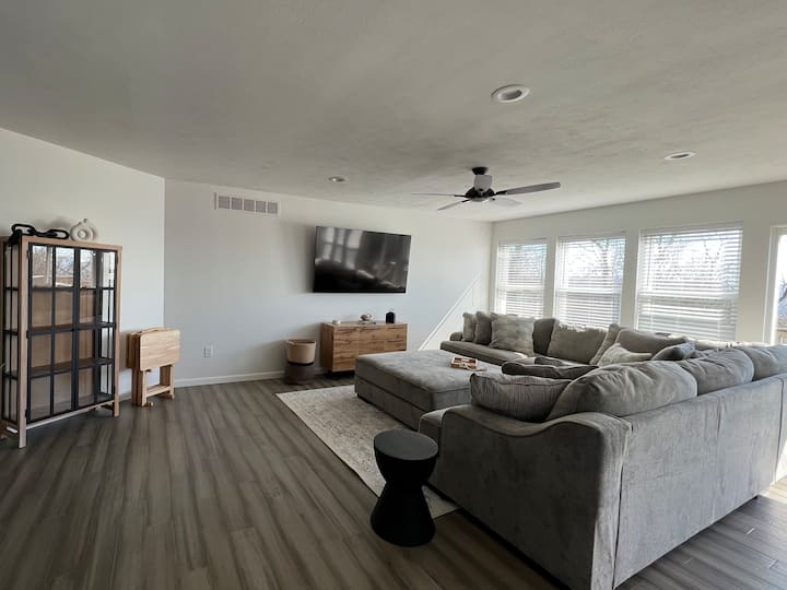 2026 Nfl Draft Stay • Modern View Home - Sewickley, PA