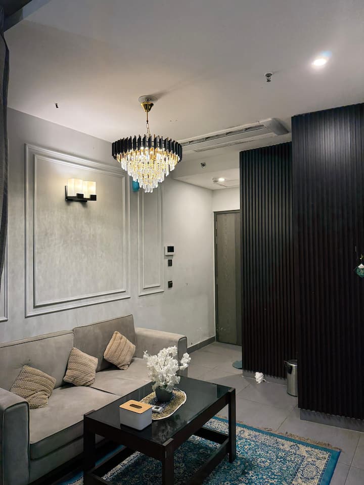 22 Floor In Supernova Spira 8pm To 10am Half Day - Noida