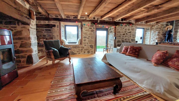 Maison Entre Sancy Et Cantal, Proche Des Lacs - Cantal
