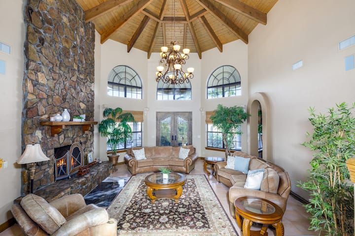 Stunning Mountain Views, Game Room, Pool, Hot Tub! - Fountain Hills, AZ