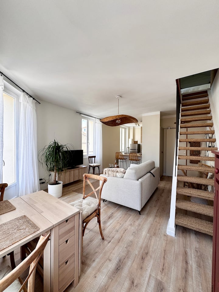 Duplex Rénové Climatisé • Cœur De La Londe - La Londe-les-Maures