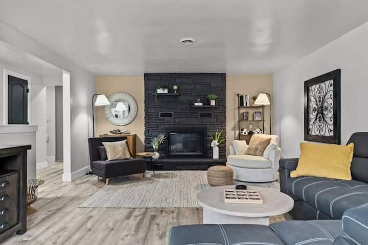 Relax! Pool/hottub/theaterroom/sleeps 15! - Green Bay, WI