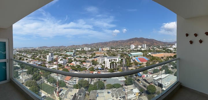 Vista Abierta A La Ciudad | Amplio Y Cómodo - Kolumbien