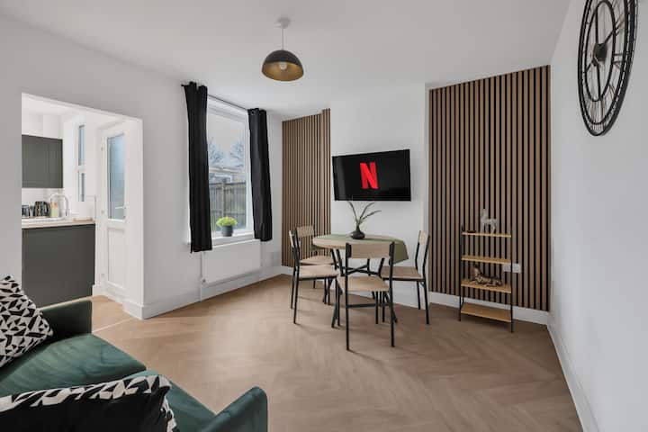 Modern 4 Bedroom I Work Stays I Secure Parking - Ipswich