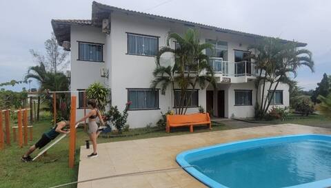 Building with 4 apartments of 2 bedrooms with air-conditioning