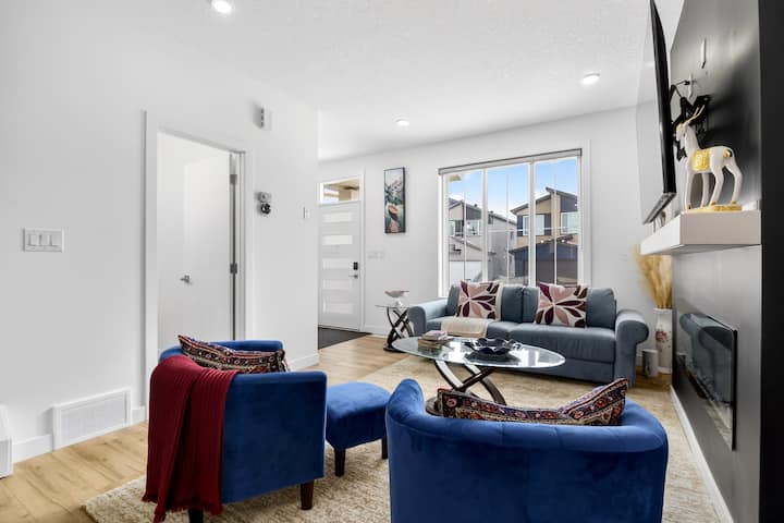 Leduc | Sleeps 8 | Garage | Fully Stocked - Leduc