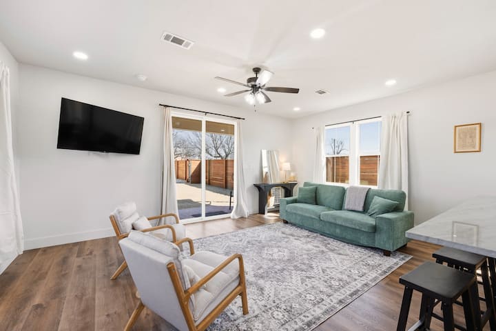 New Build! Blue & Bloom Cottage - Waco, TX