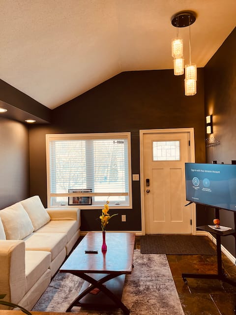 Top Airbnb: Central2BR3BdsMainFloorFenced Yard in Mc Cauley