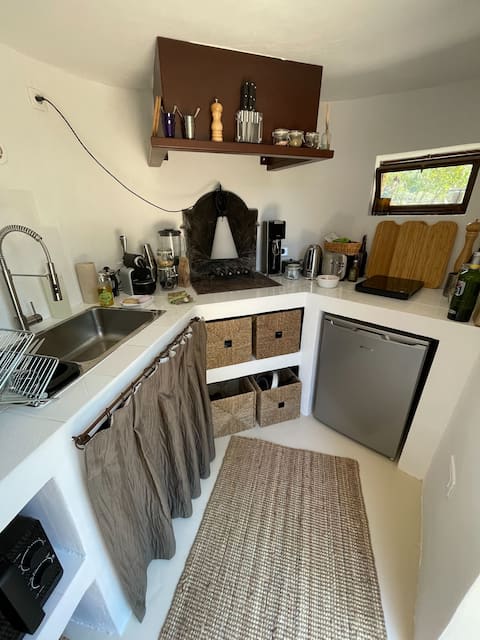 Popular Airbnb listing: Les Savournins, Gordes – La Borie des Alpilles in Gordes