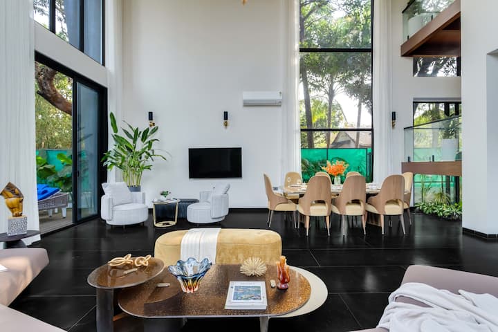 Living room image 8