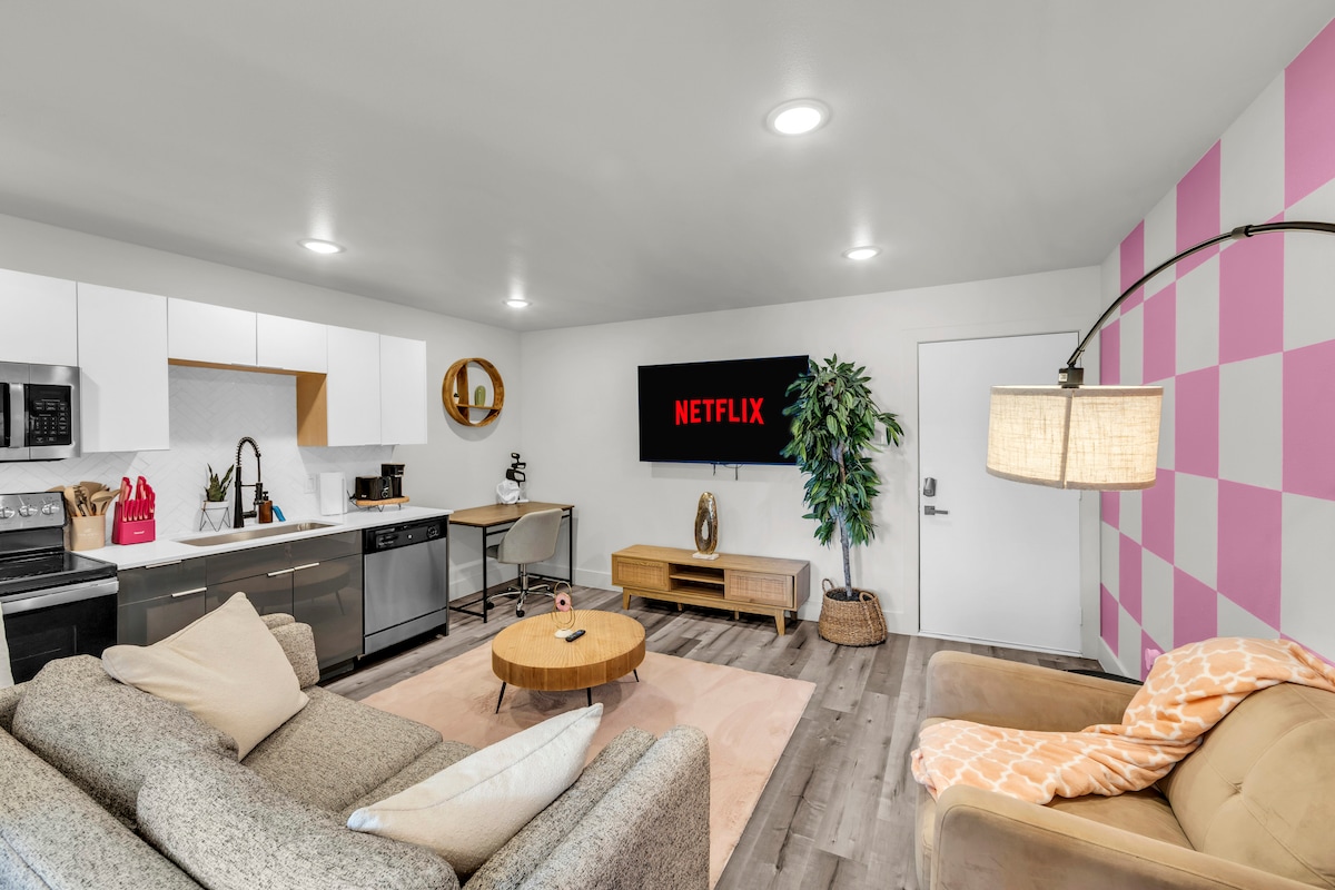 The Pink Arcade Pixel Suite Dallas 1Bd1Ba! - Apartments for Rent