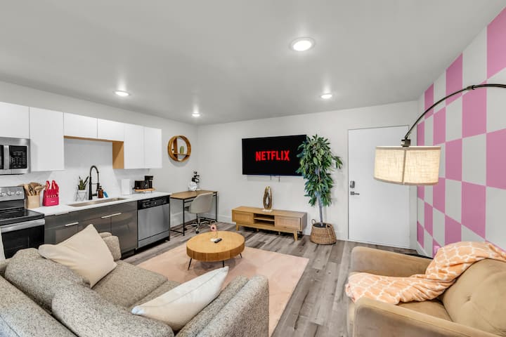 The Pink Arcade Pixel Suite Dallas 1Bd1Ba! - Apartments for Rent