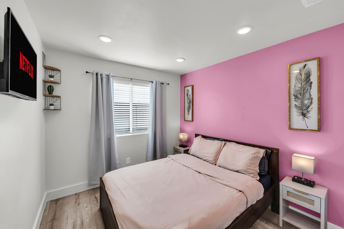The Pink Arcade Pixel Suite Dallas 1Bd1Ba! - Apartments for Rent