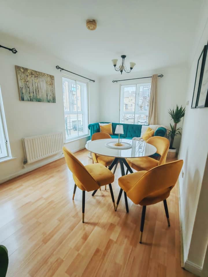 Suitable For Emergency Accommodation! | Parking - Ilford