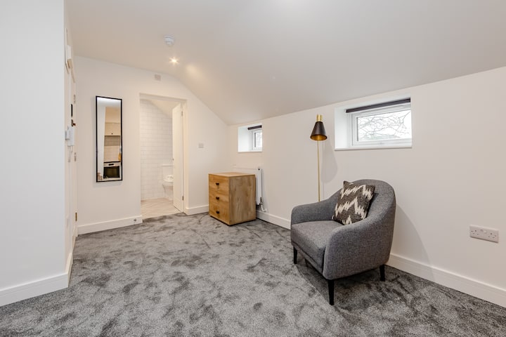 Studio Flat Contractors - Workers, Digs, Deals U9 - Maidstone
