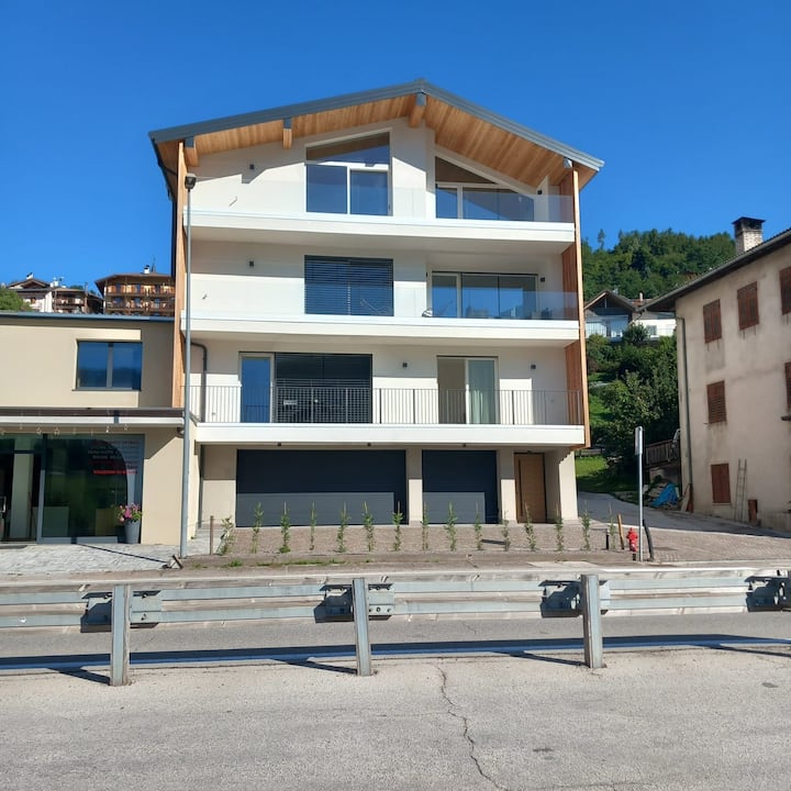 Riflessi Sul Lago Antico Fienile - Baselga di Piné