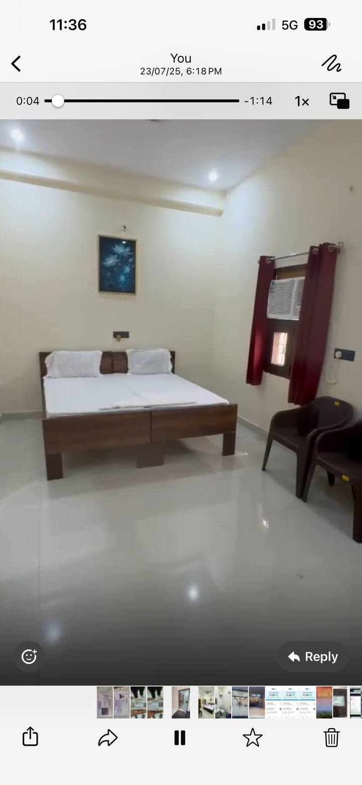 Guest House With 8 Rooms & 2 Halls (80-100 People) - Noida
