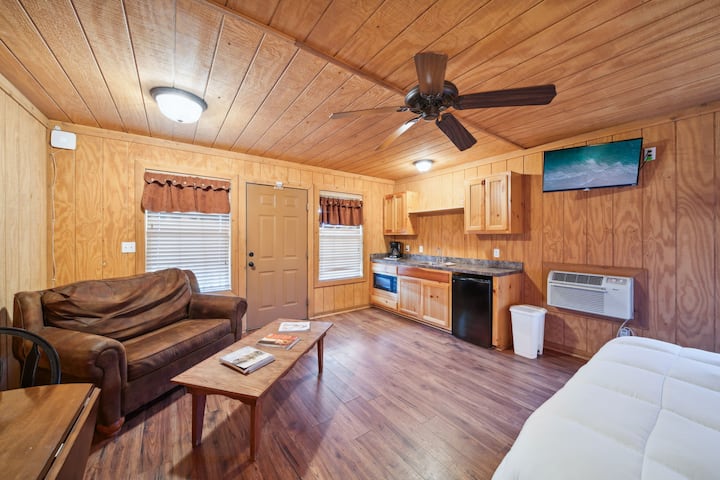 Peaceful Duplex Cabin | Views, Fire Pit, Fishing - Skiatook Lake, OK