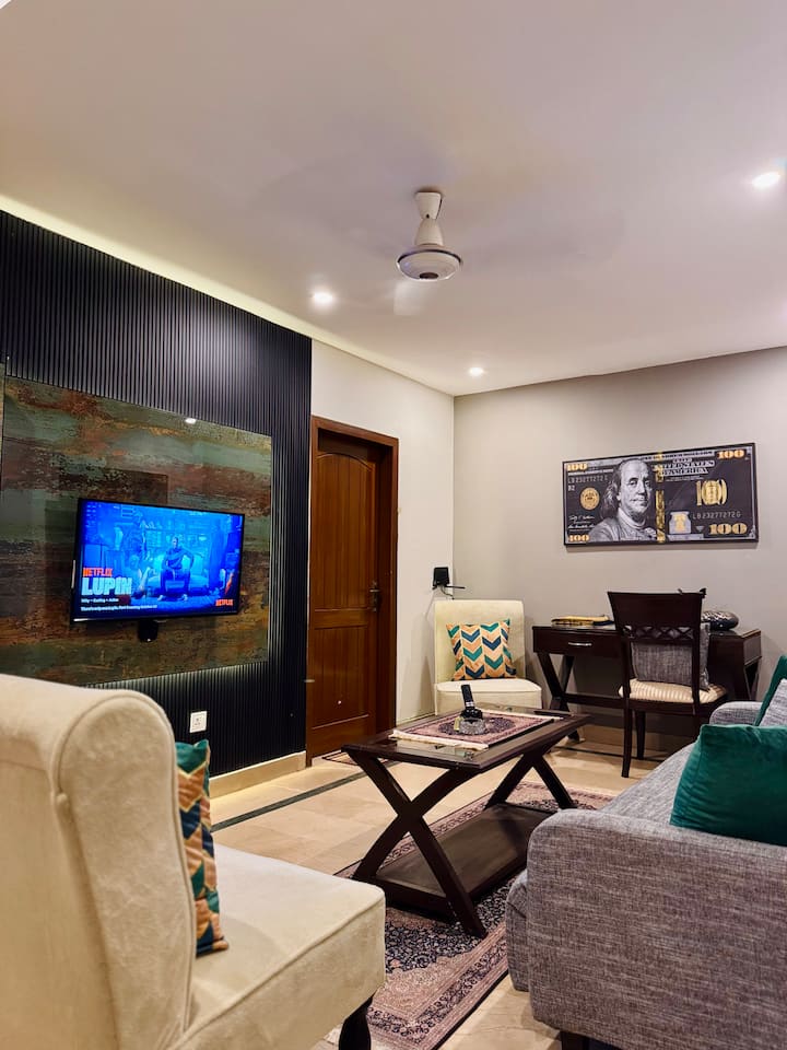 | Mmuks 1bhk Executive Suite | Free Netflix | - 이슬라마바드