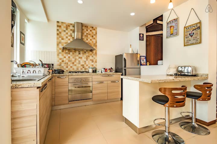 Full kitchen image 2