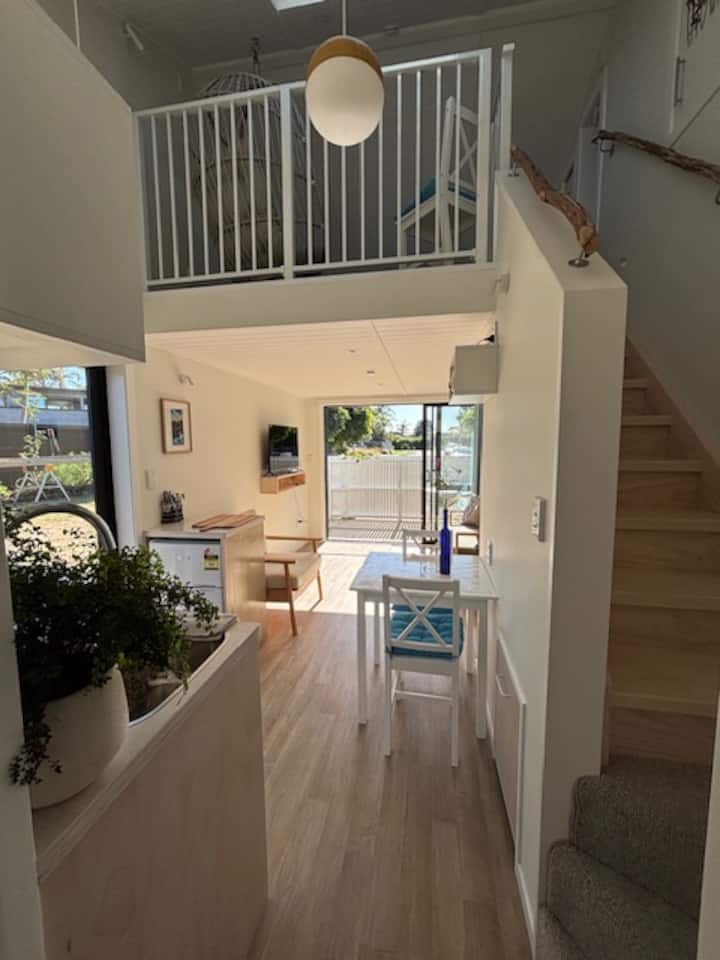 Beachy. Studio Loft. - Mount Maunganui