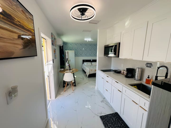 Cozy Private Studio+hot Tub+workspace | Near Beach - Redington Shores, FL