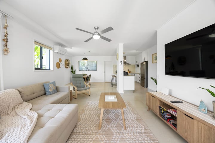 Salad Days - Pet Friendly, Beachfront, Surf Club - Marcoola