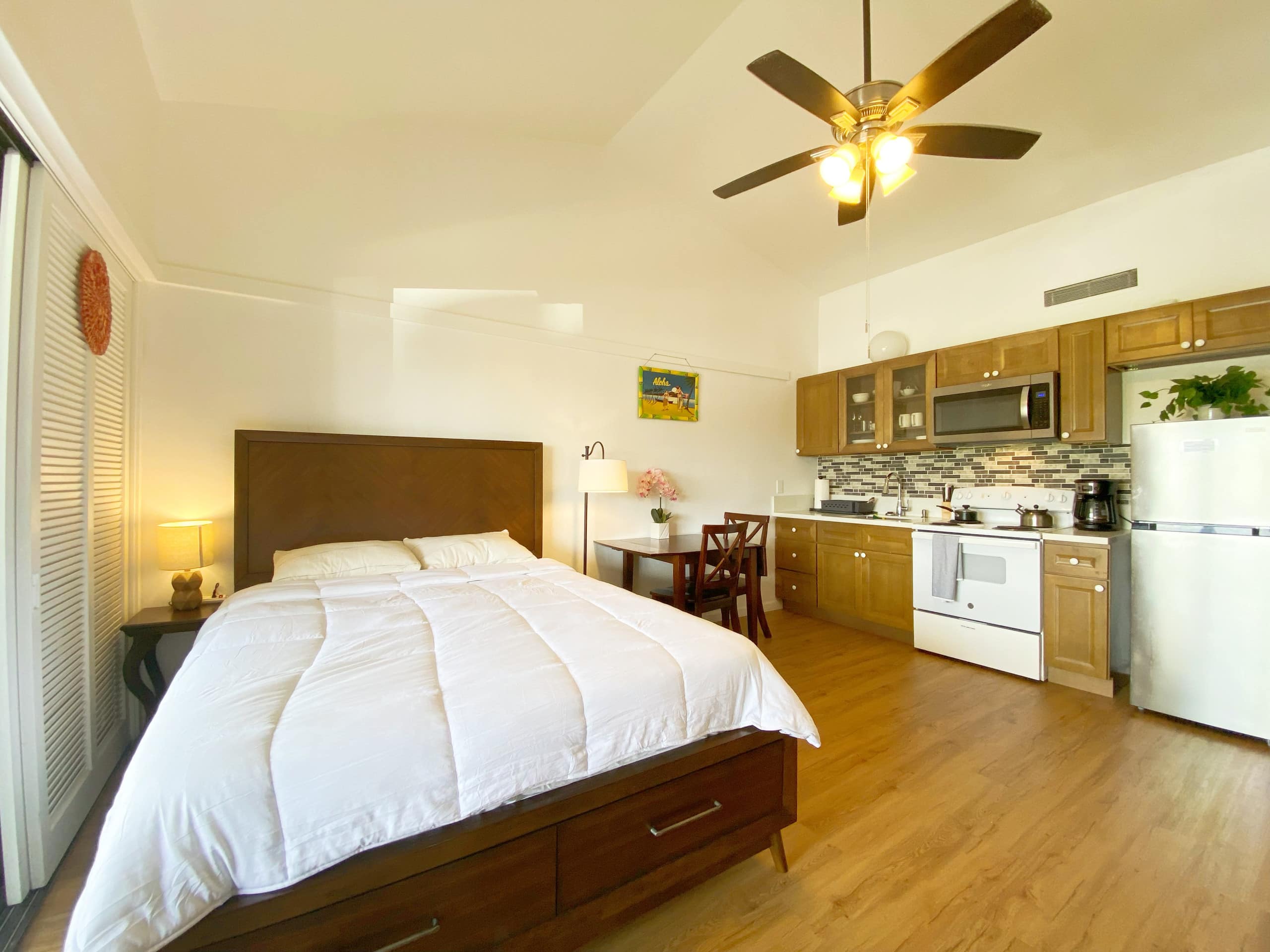 Hilo Town Condo with Pool & AC - Image 19
