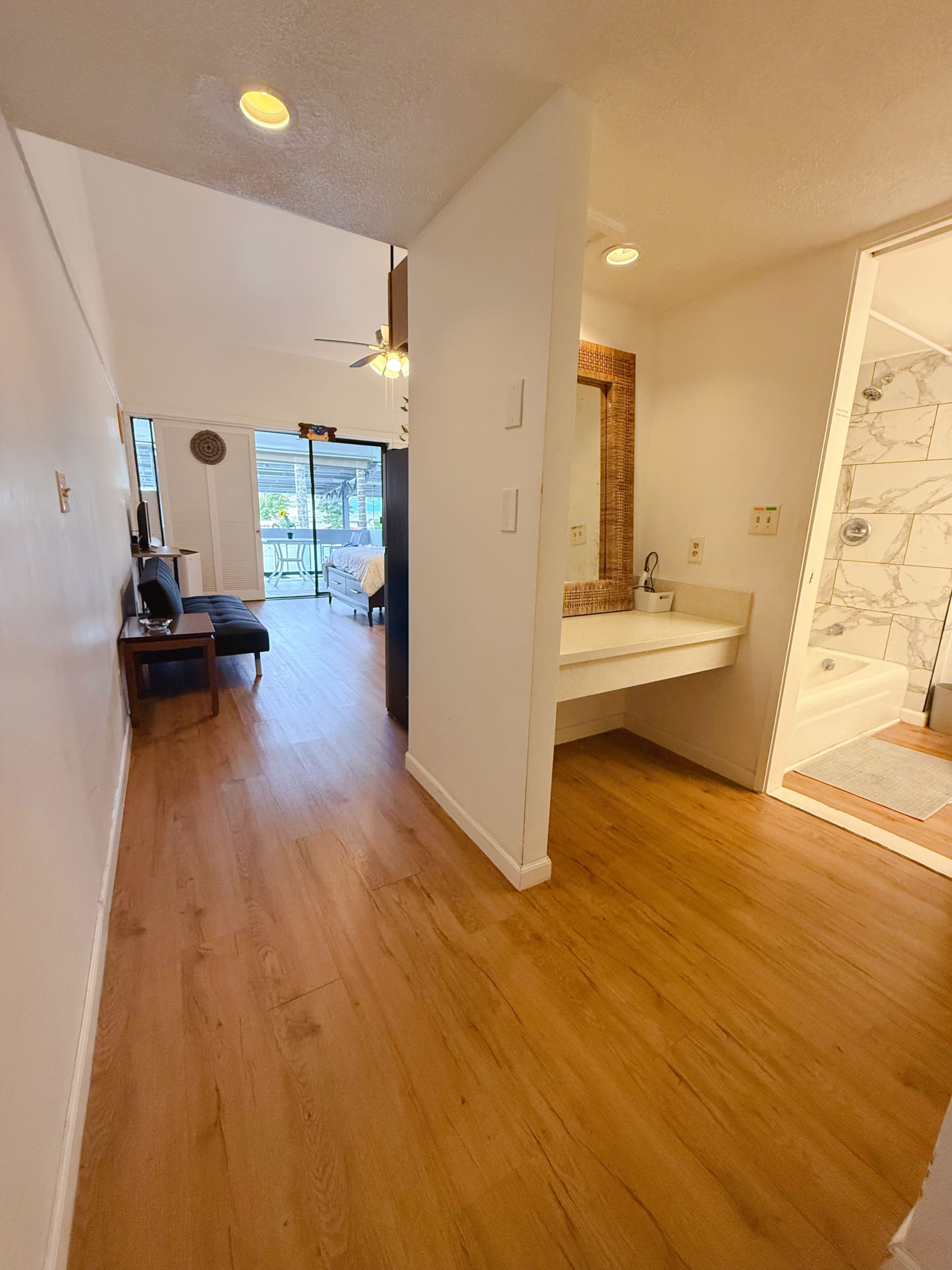 Hilo Town Condo with Pool & AC - Image 20