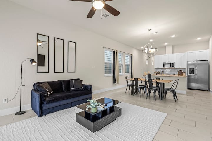 Modern 3br Near River Walk•sleeps 8•free Parking - San Antonio, TX