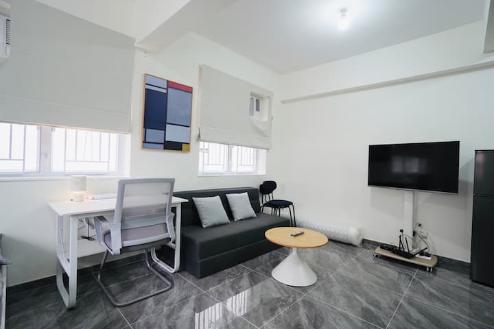 Modern Tst Studio, Workspace & Netflix Terrace A - South Island