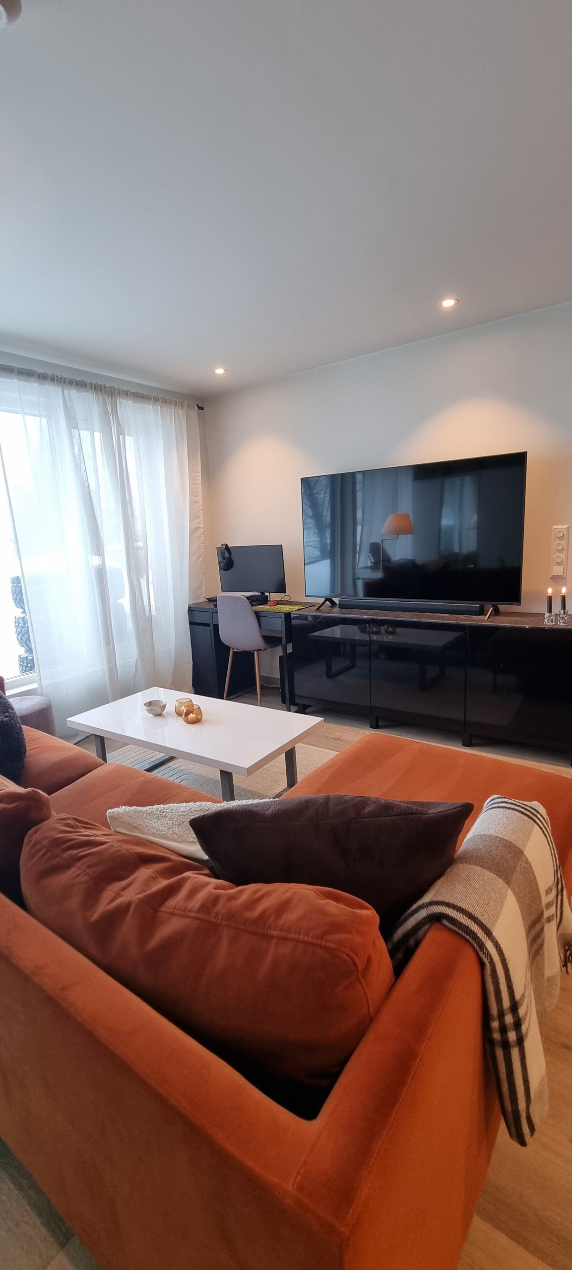 Photo inspiration: Visual Reference: Sunny Apartment On The West Side Of Tromsø