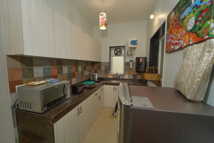 Full kitchen image 2