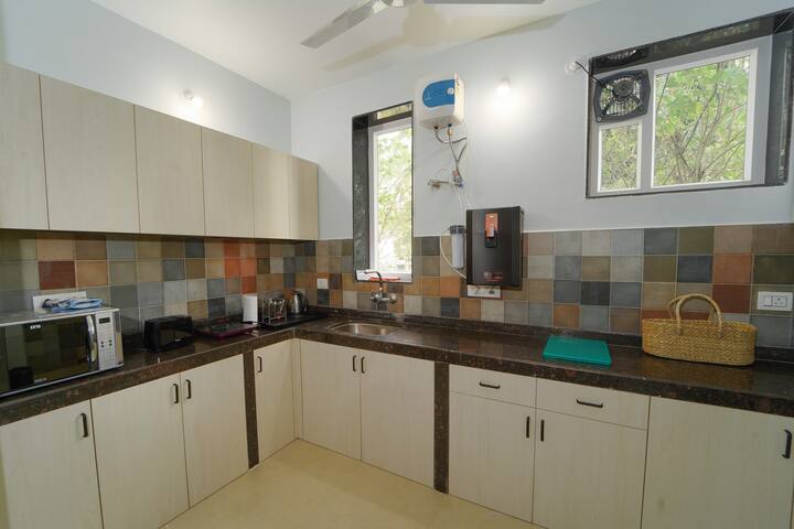 Full kitchen image 3