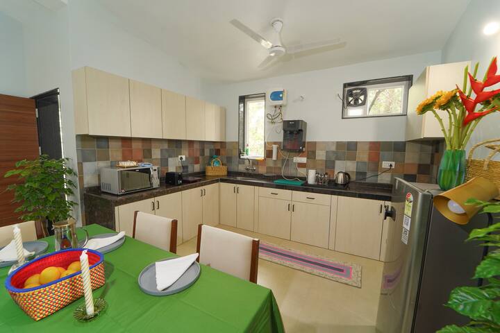 Full kitchen image 1
