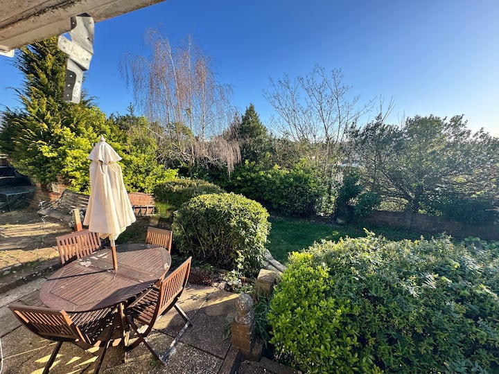 Charming Home With Free Parking - Brighton Marina