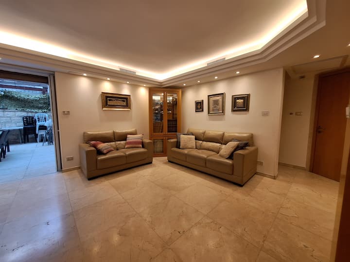 Arzei Habira 4 Bed 2.5 Bath Cottage (10 Beds) - Jerusalem