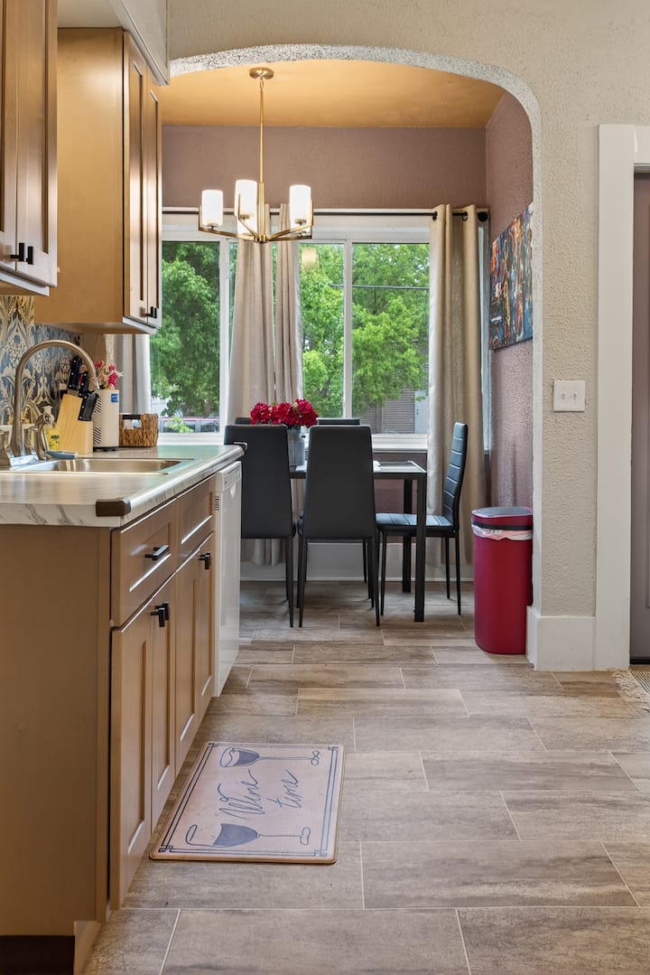 4 Beds Sleeps 8 Close To City Of Gr Prime Area - Grand Rapids, MI