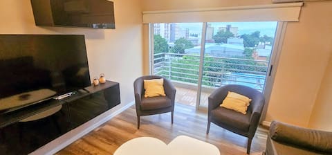 Top performing Airbnb: 2 rooms, 45m² central location, balcony and garage in Partido De Escobar