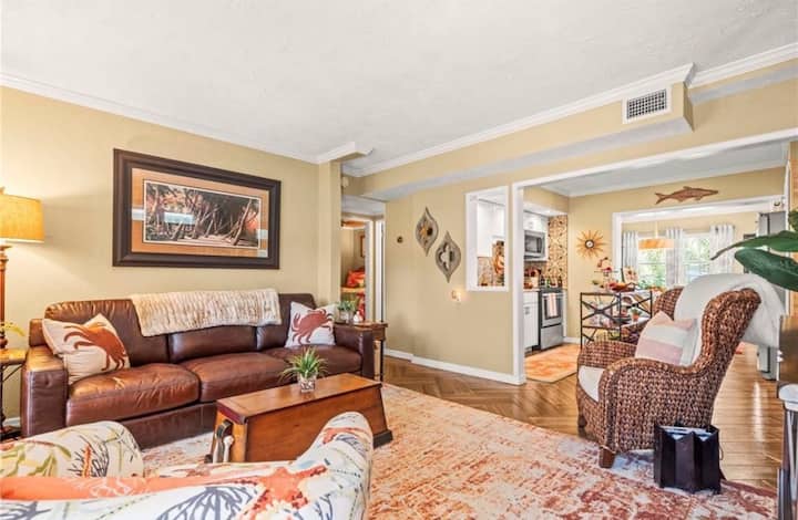 Salty Air Retreat - New Port Richey, FL