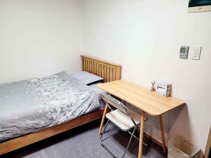 {303}hongdae Stn 5min/private Room/2.5f/no Elev - Seoul
