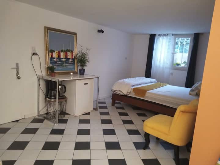Chambre Meublée 17m² Avec Salle D'eau Et Wc - Cannes