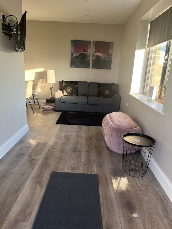 Libbie’s Loft - Belfast International Airport (BFS)