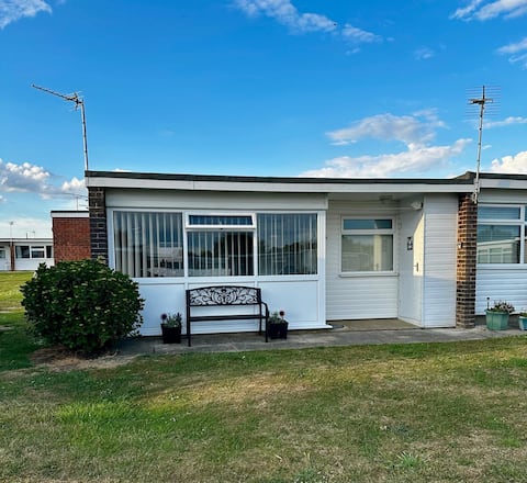 Successful Airbnb property: Wobbly Penguin, Sundowner, Hemsby in Hemsby