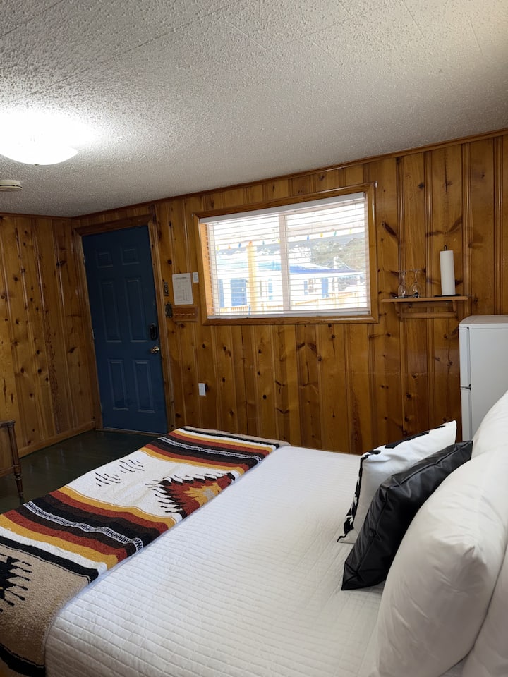 Room 4 At Bellamy's Haus - Red River, NM