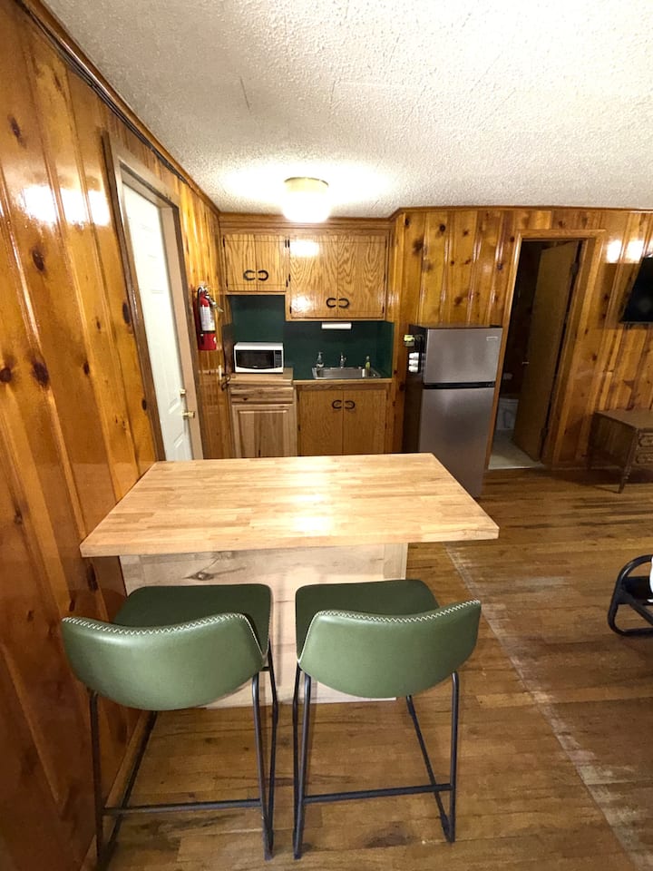 Room 6 At Bellamy's Haus - Red River, NM