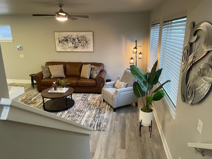 New 3br/3ba Grimes Home Near Hyvee Sportsplex - Saylorville Lake, IA