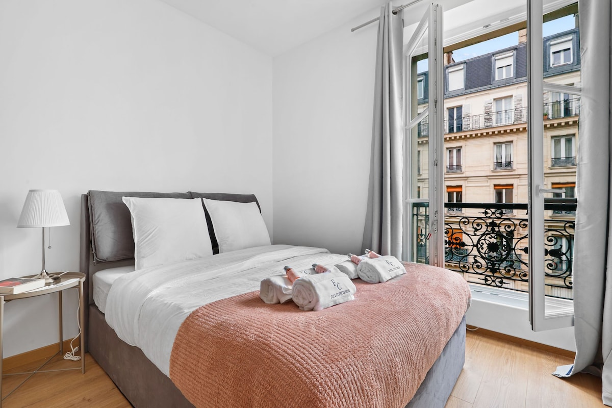 Suite des Écoles — Salon